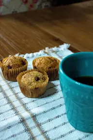 Muffins de Pan de Maíz sin Maíz con Tomillo Delicioso Bocadillo Salado Pan de Maíz Sabroso Sabor a Hierbas Aromáticas Muffin Aromático Bocadillo Saludable Ingredientes Naturales Horneado Saludable Textura de Pan de Maíz Bocado Satisfactorio Bocadillo Ayurvédico Aroma a Tomillo Tratamiento Nutritivo Comida Ayurvédica Ayurveda